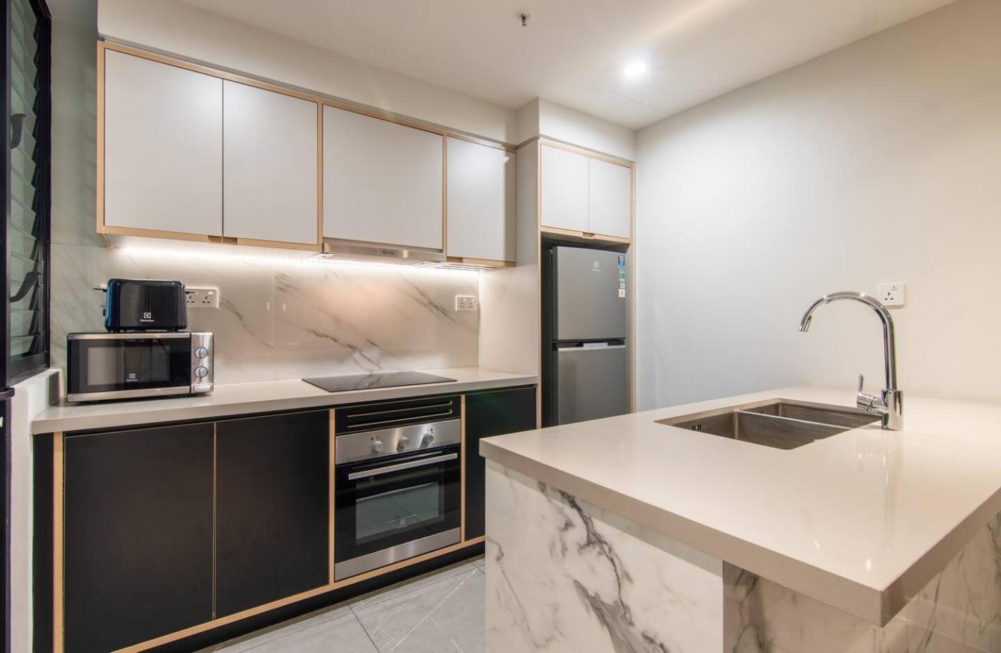 Luxury 2 Or 3br In Dist 1 N Pool, Gym, Airport Pickup Căn hộ *
