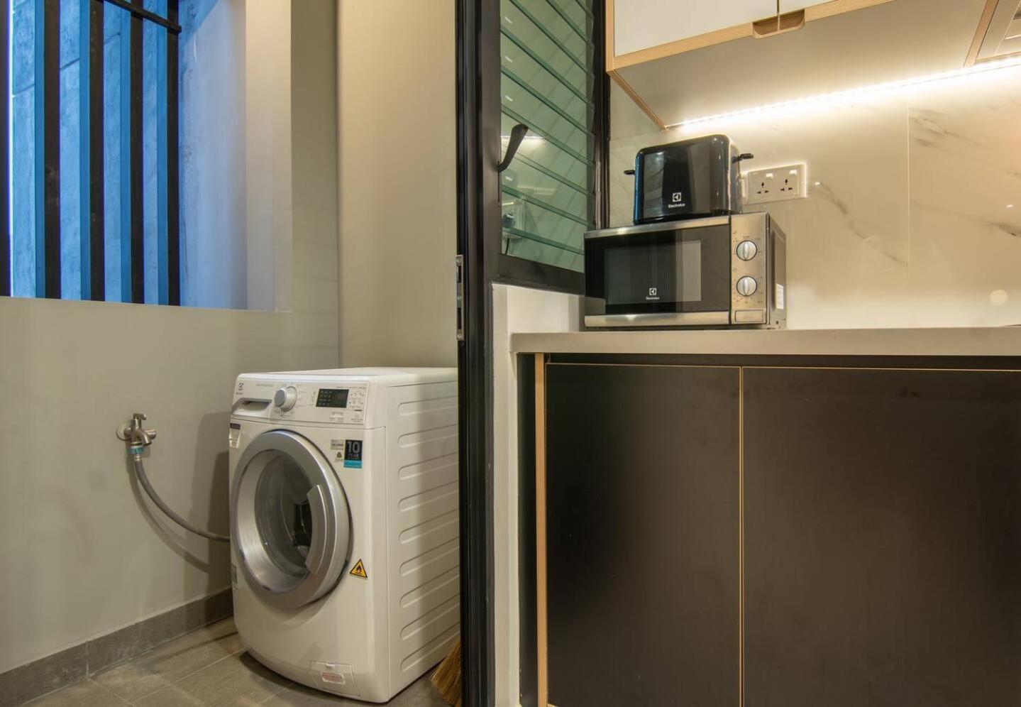 Căn hộ Luxury 2 Or 3br In Dist 1 N Pool, Gym, Airport Pickup *