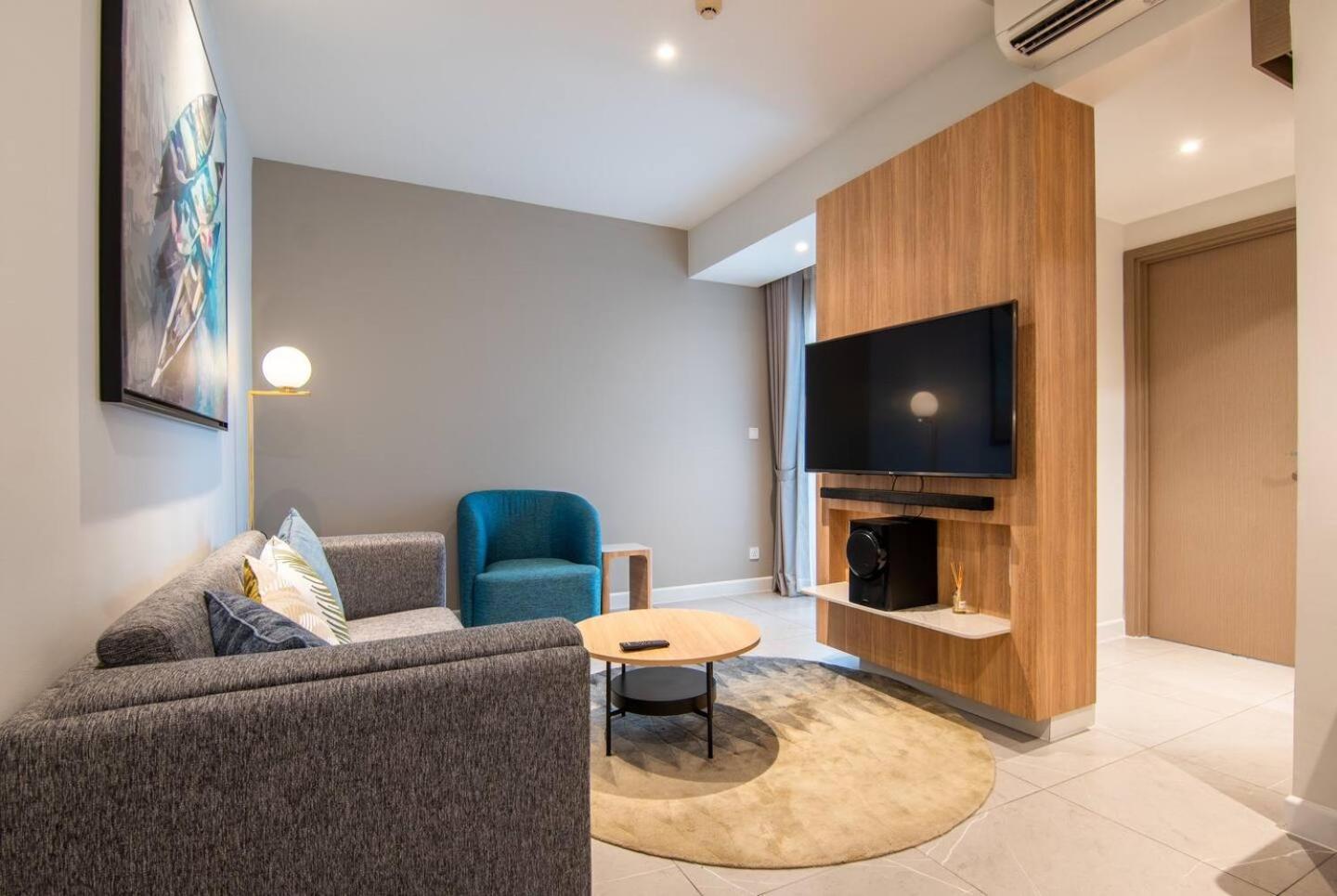 Căn hộ Luxury 2 Or 3br In Dist 1 N Pool, Gym, Airport Pickup TP. Hồ Chí Minh