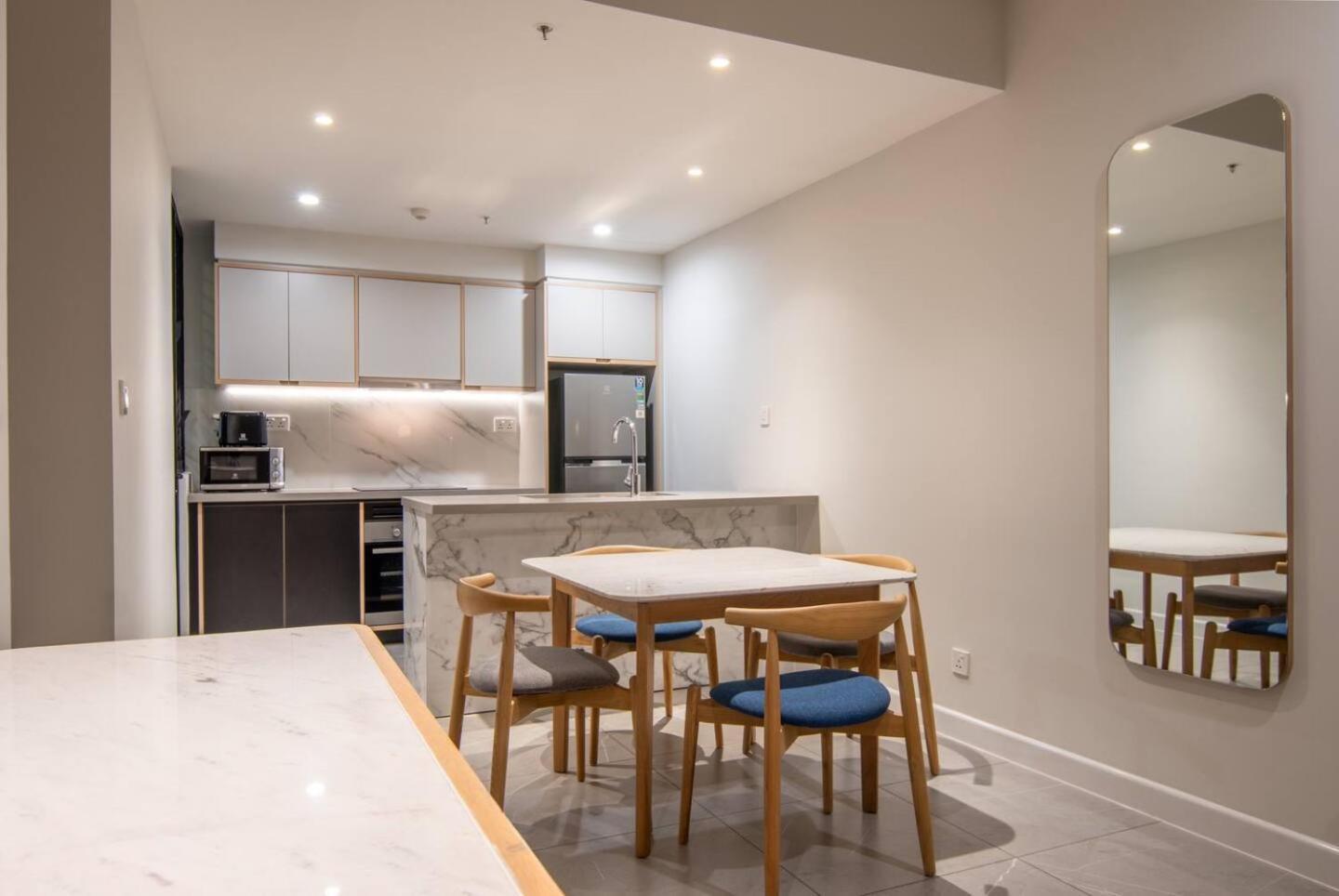 Căn hộ Luxury 2 Or 3br In Dist 1 N Pool, Gym, Airport Pickup TP. Hồ Chí Minh