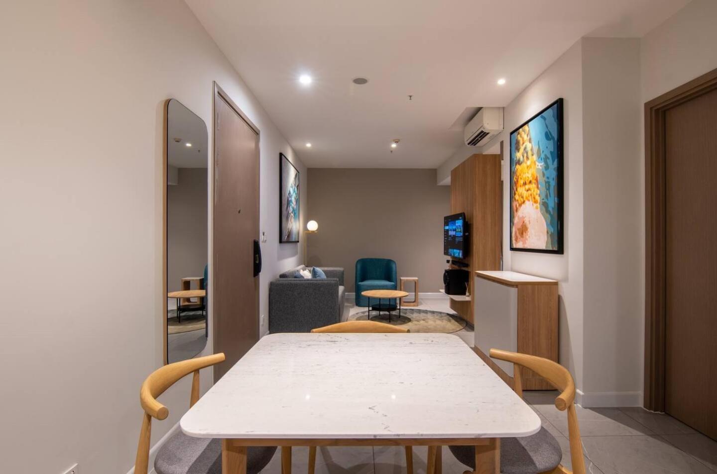 Luxury 2 Or 3br In Dist 1 N Pool, Gym, Airport Pickup TP. Hồ Chí Minh