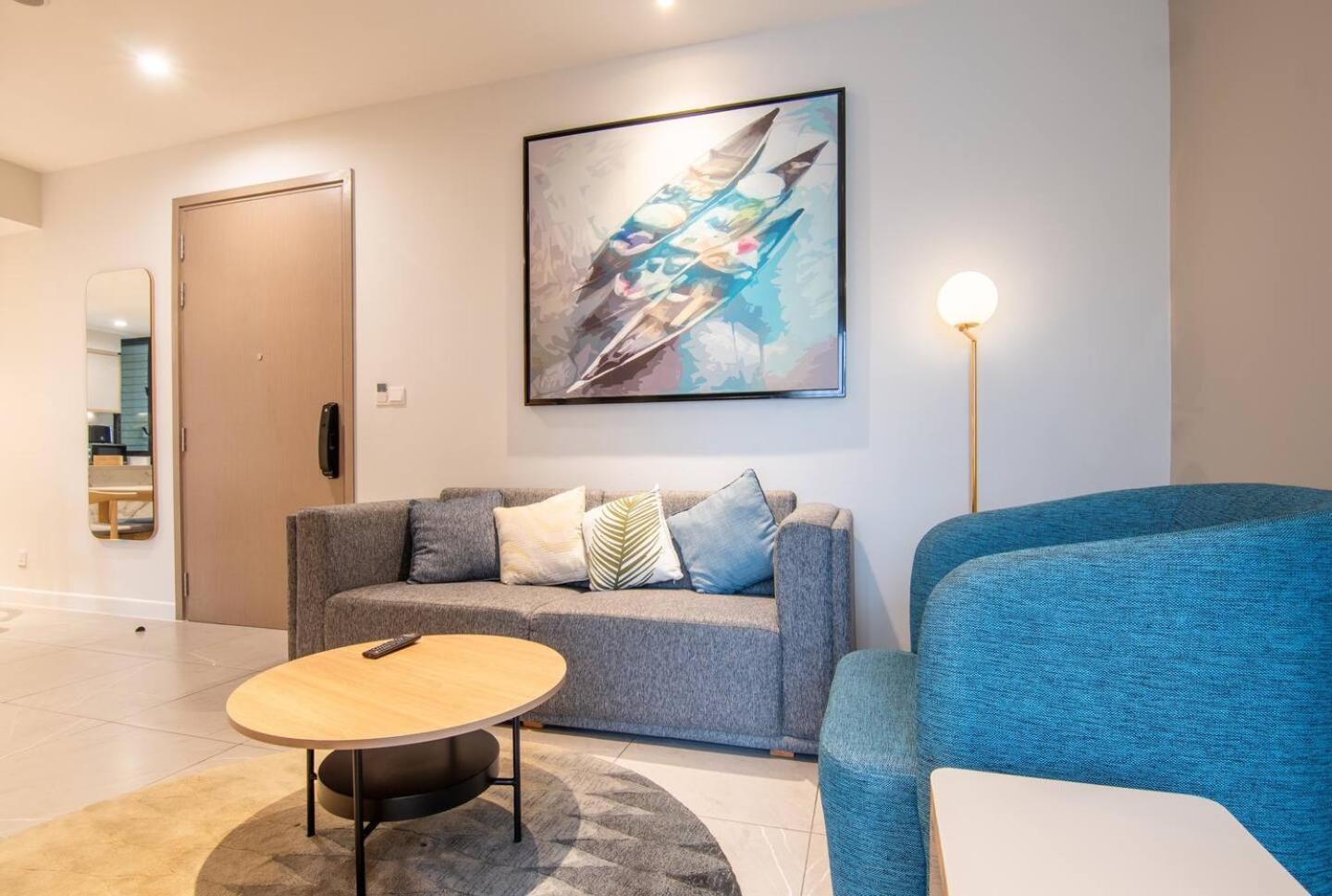 Căn hộ Luxury 2 Or 3br In Dist 1 N Pool, Gym, Airport Pickup