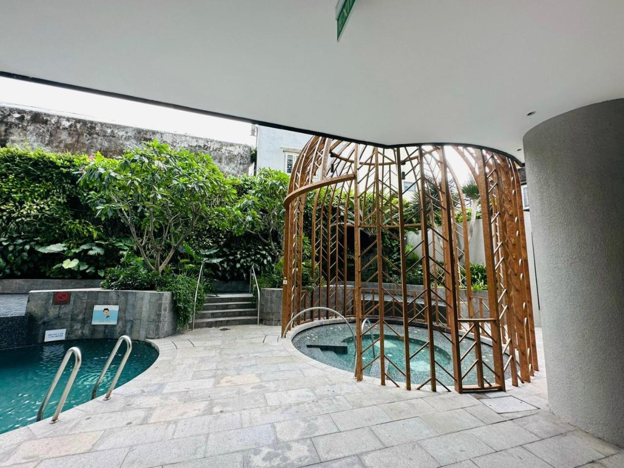 Căn hộ Luxury 2 Or 3br In Dist 1 N Pool, Gym, Airport Pickup *