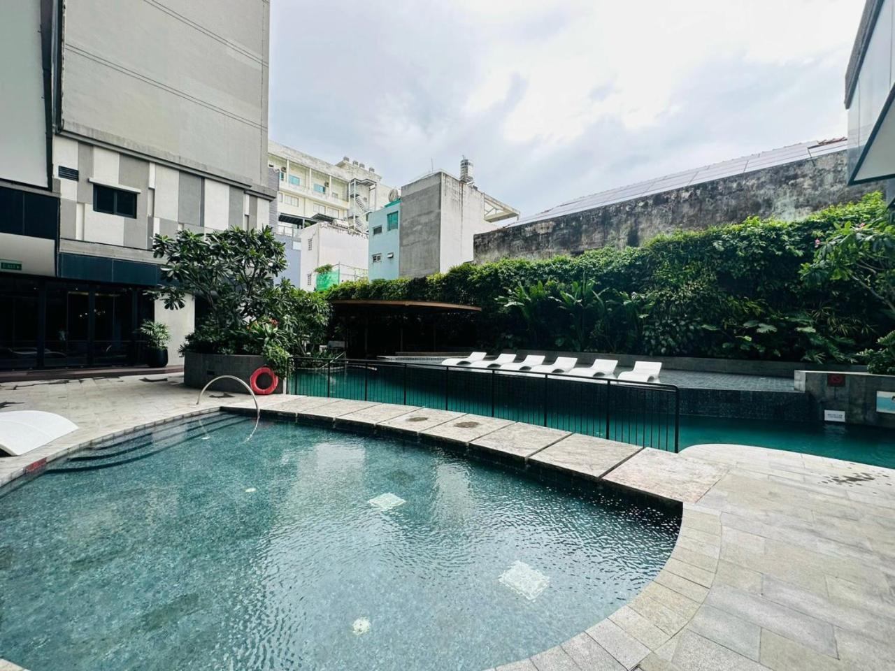 Luxury 2 Or 3br In Dist 1 N Pool, Gym, Airport Pickup Căn hộ