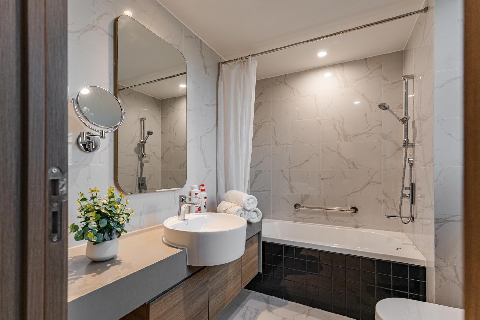 Căn hộ Luxury 2 Or 3br In Dist 1 N Pool, Gym, Airport Pickup