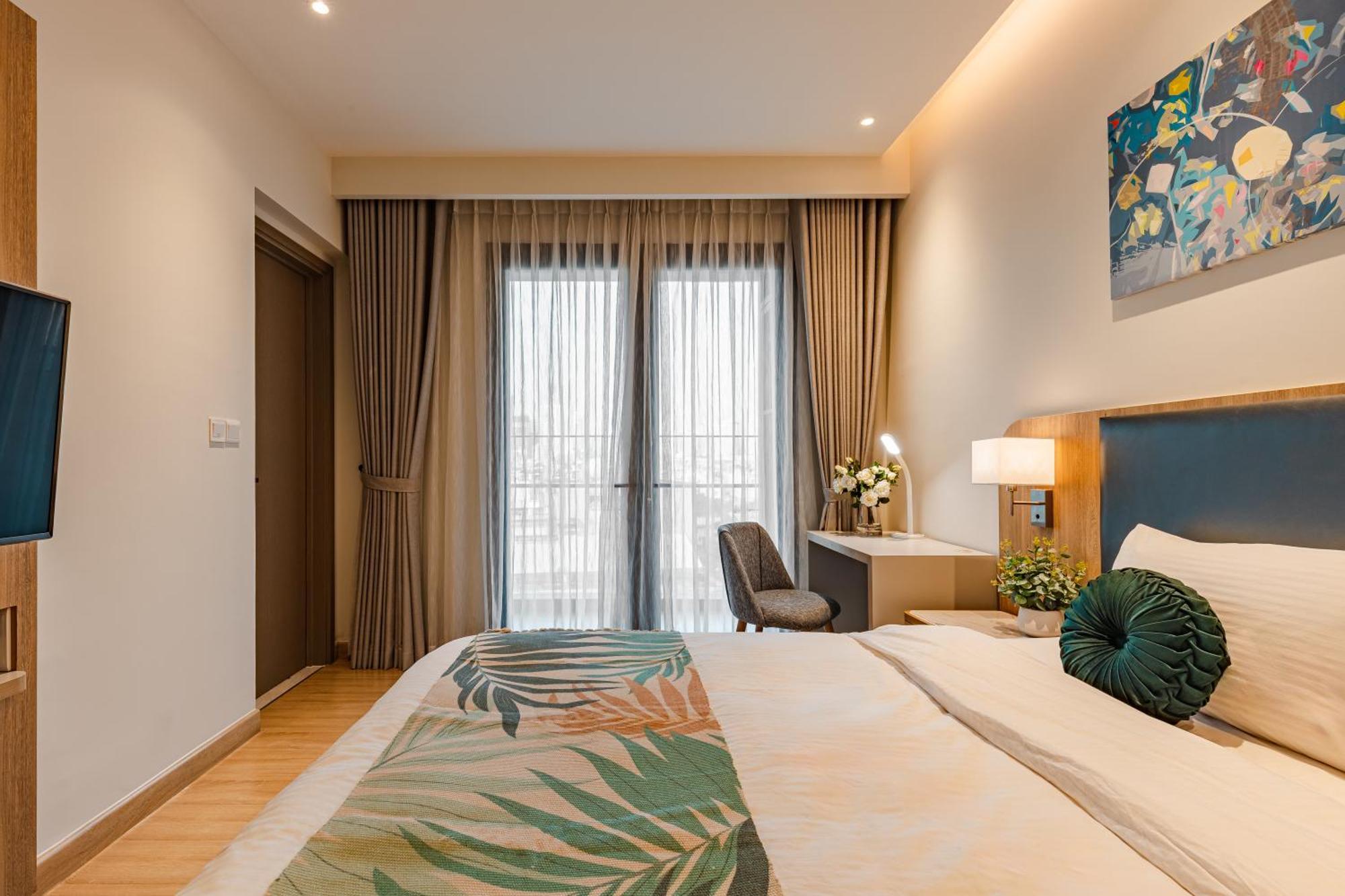 Căn hộ Luxury 2 Or 3br In Dist 1 N Pool, Gym, Airport Pickup *